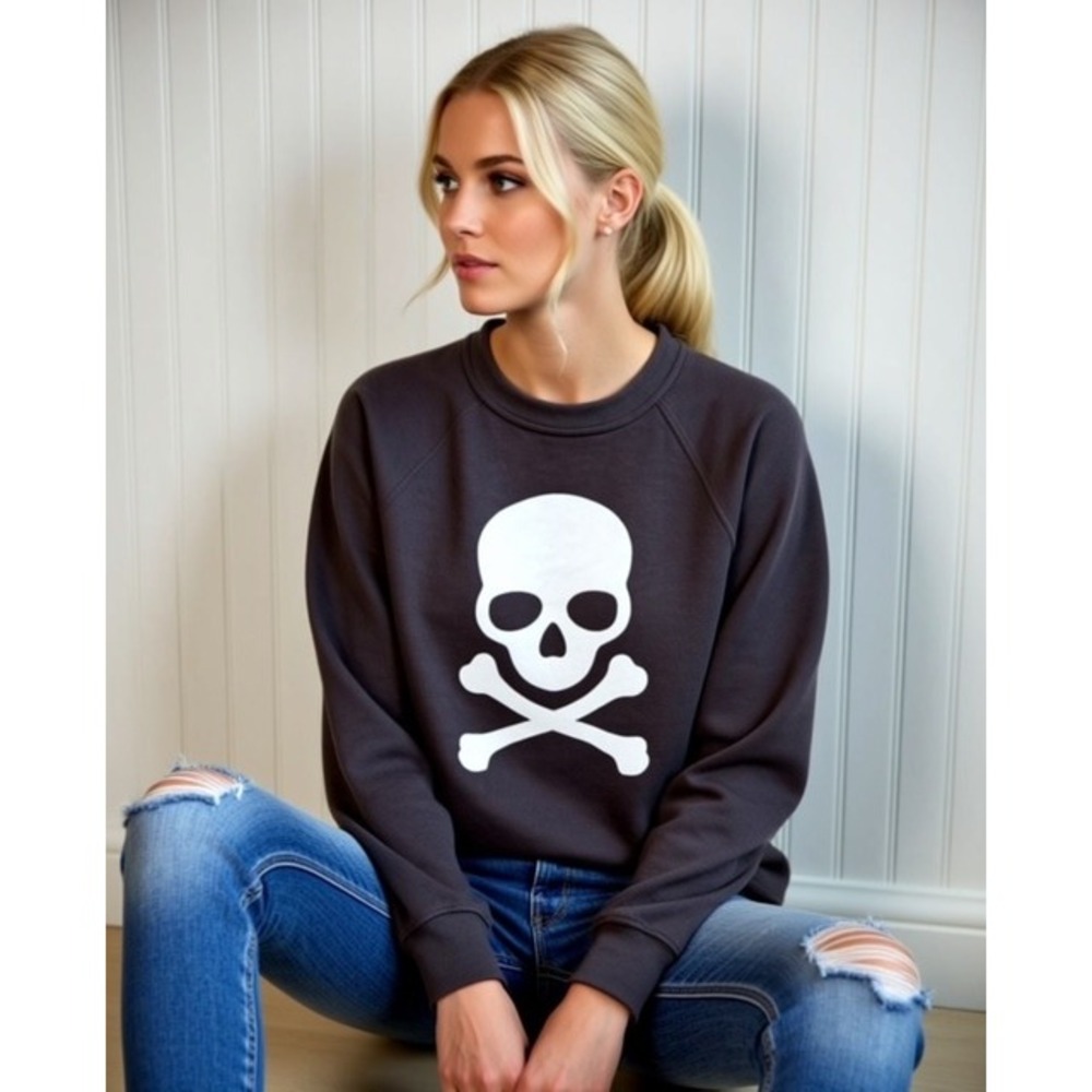 Soulcycle Women's Size Large Skull & Bones Gray Crew Neck Sweatshirt